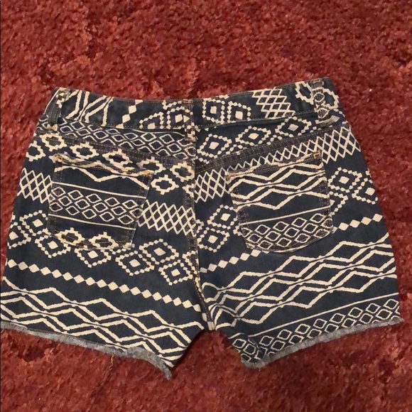 Shorts - Picture 2 of 3